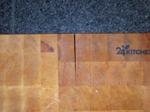 gebarsten houten snijplank